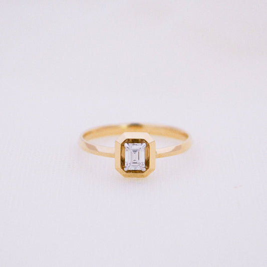 Emerald Diamond Solitaire Ring - zivar.in